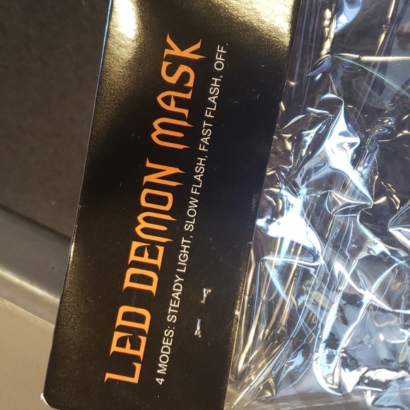 Led demon mask brand new 4 modes - Picture 3 of 4